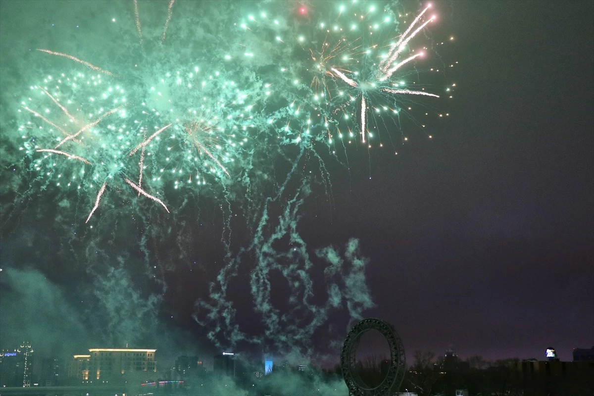 Kazakistan, Astana\'da havai fişek gösterileriyle yeni yılı karşıladı