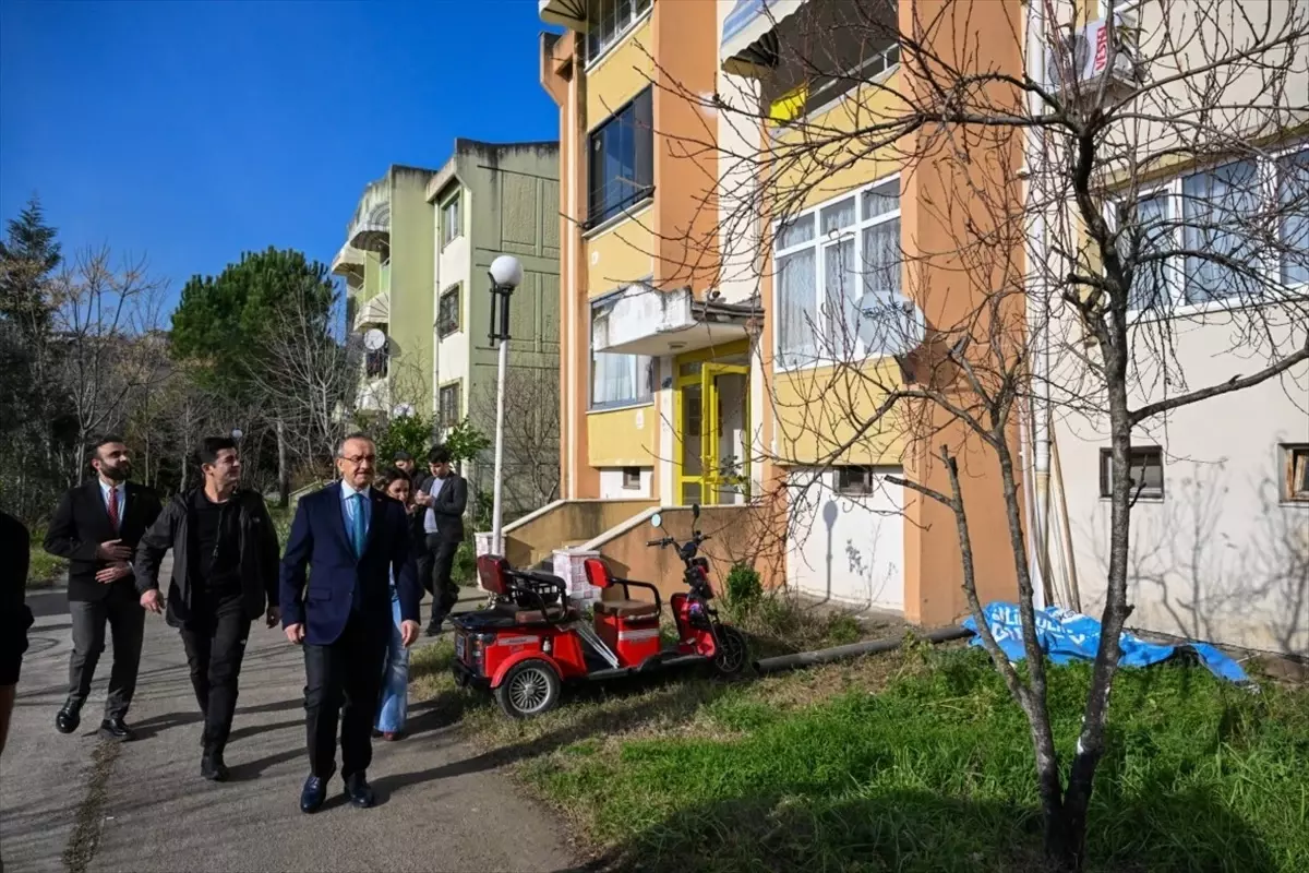 Kocaeli Valisi ve eşi tarafından gerçekleştirilen \'Gönülden Gönüle\' projesi kapsamında 4 bin 330 hane ziyareti yapıldı