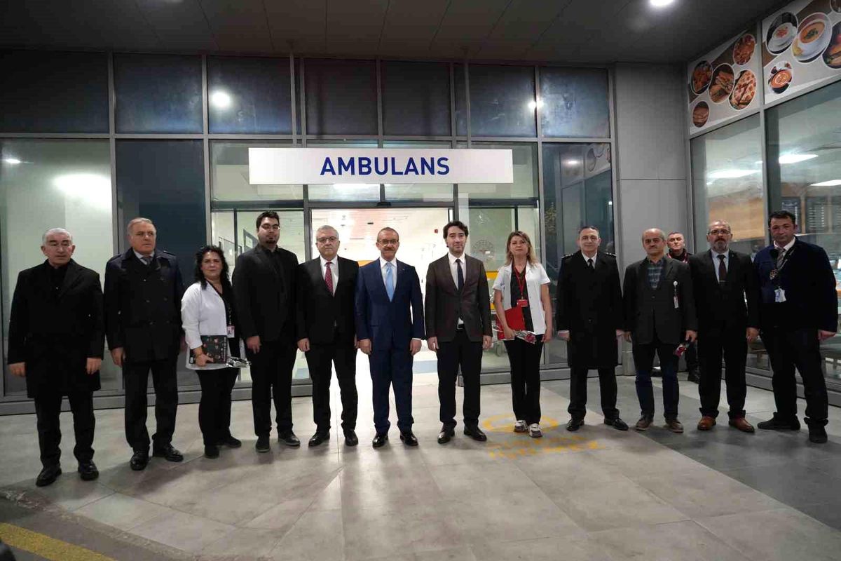 Kocaeli Valisi Seddar Yavuz, Yılbaşı Akşamı Görevde Olan Kolluk Kuvvetlerini Ziyaret Etti