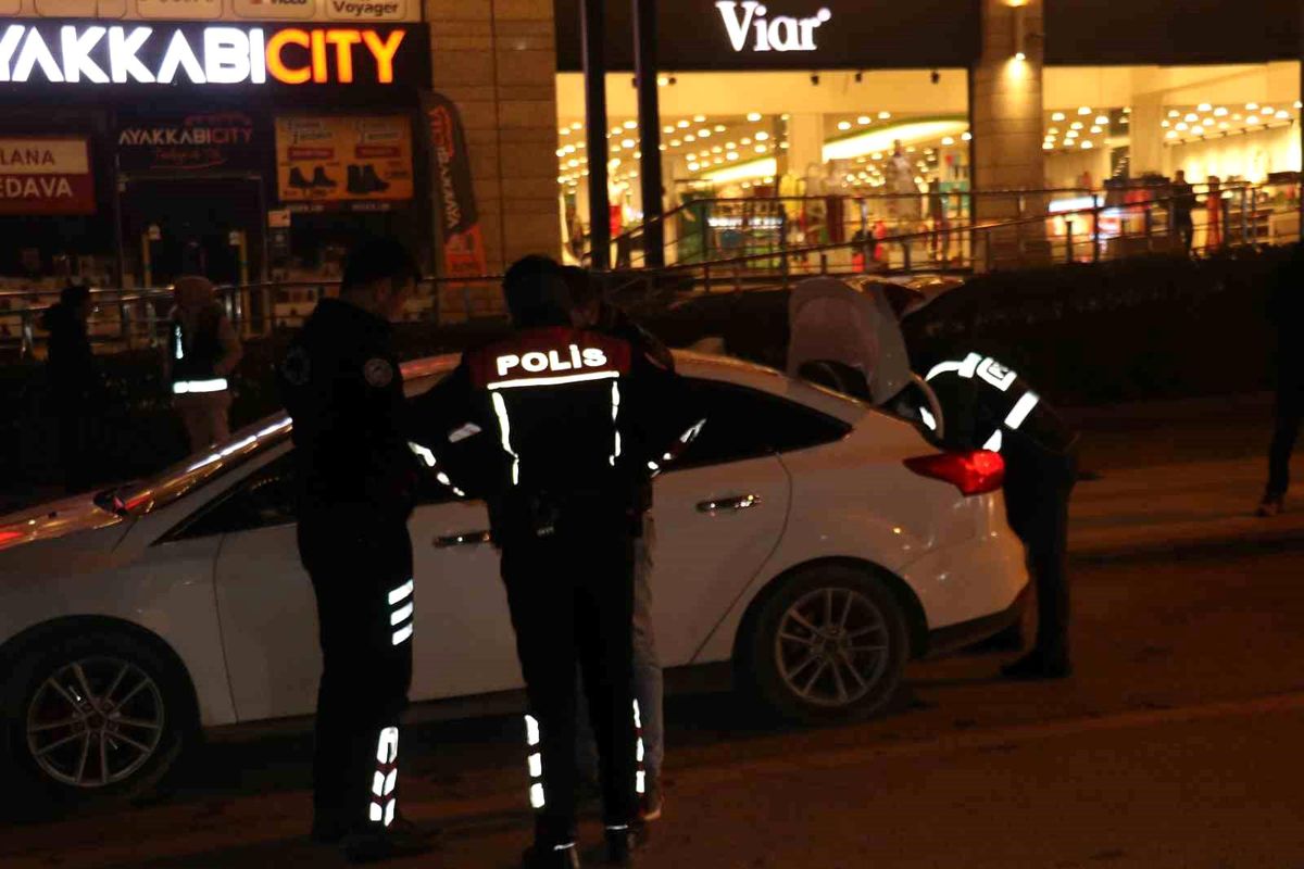 Malatya\'da Yılbaşı Tedbirleri Kapsamında 2 Bin 200 Polis Denetim Yaptı