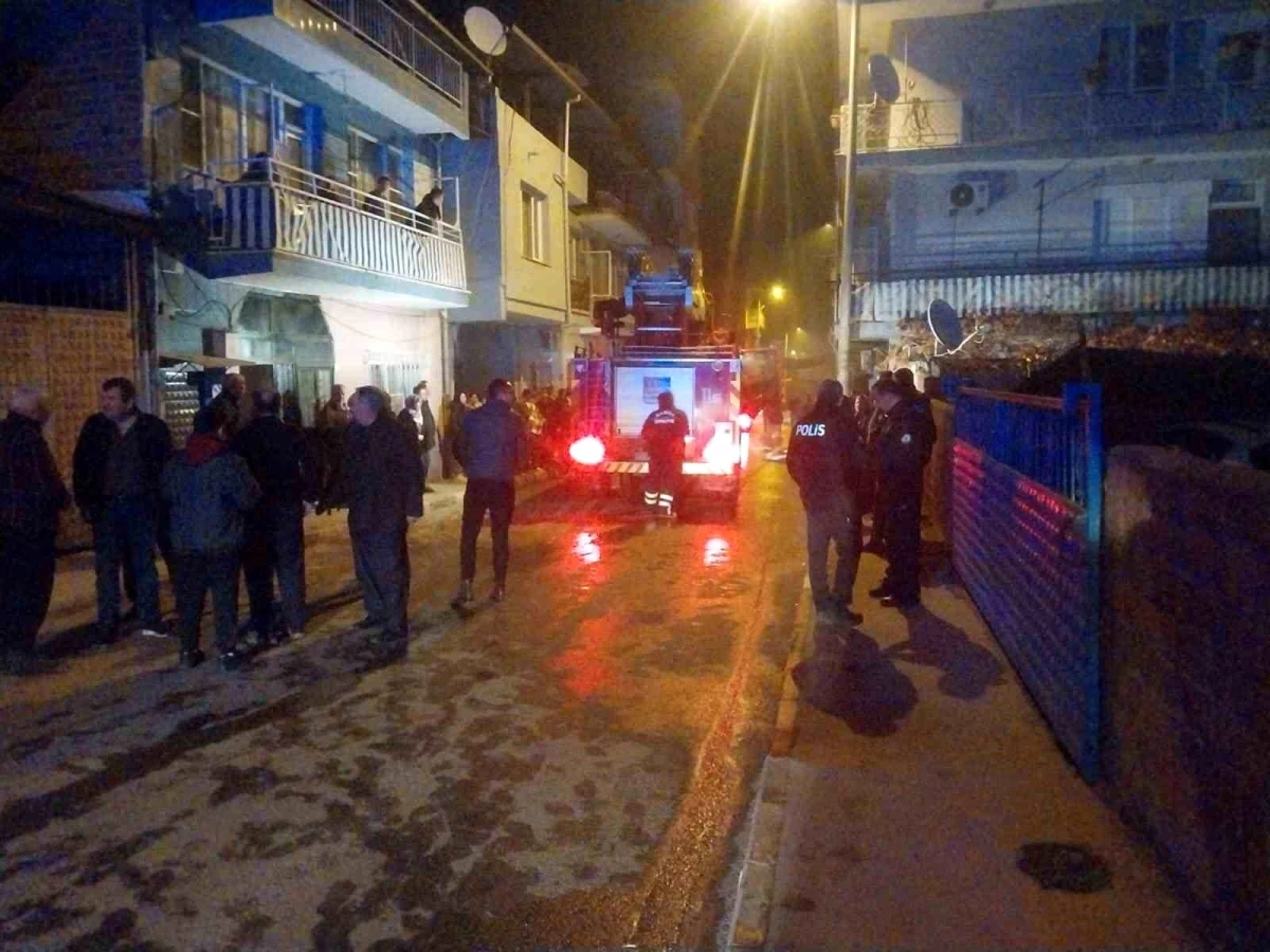 Alaşehir\'de elektrikli soba yangını itfaiye ekipleri tarafından söndürüldü