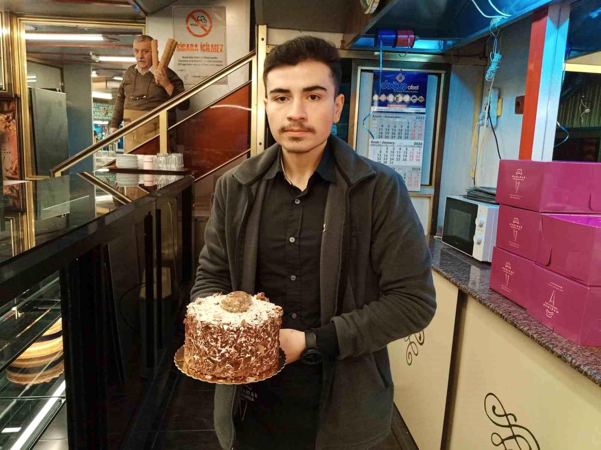 Eskişehir\'de Minik Yılbaşı Pastaları Yoğun İlgi Gördü