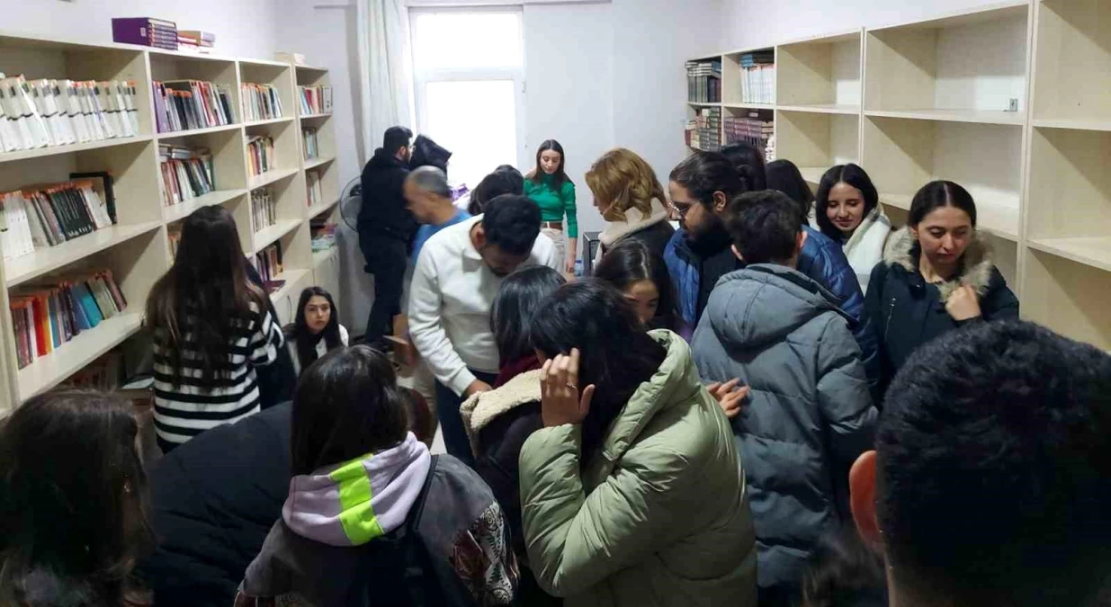 NEVÜ öğrencileri depremzedelere kitap desteği sağladı