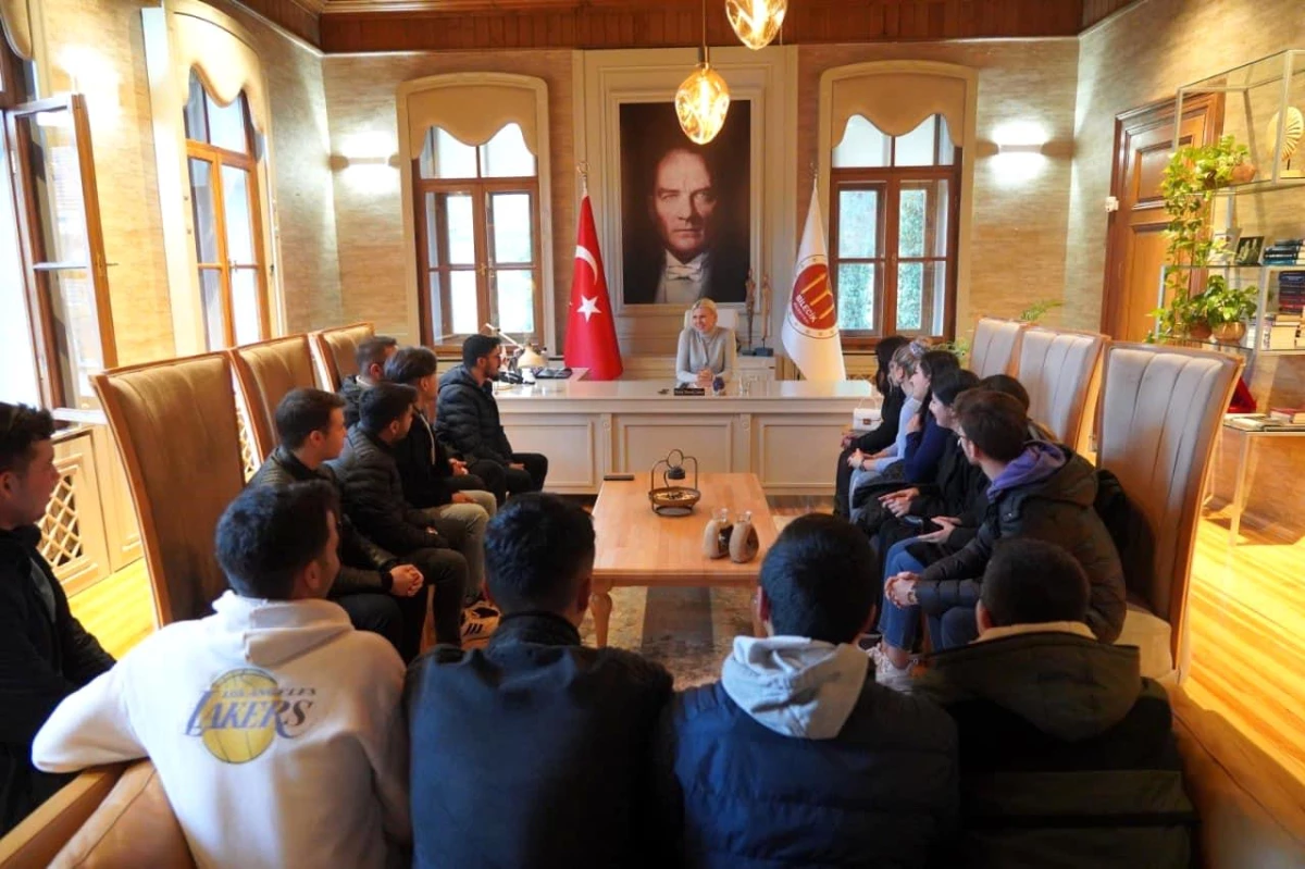 Bilecik Şeyh Edebali Üniversitesi Öğrencileri Belediye Başkanıyla Buluştu
