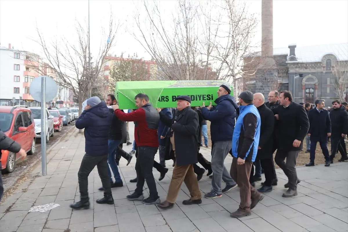 Otomobil Kazasında Hayatını Kaybeden Katip Kars\'ta Toprağa Verildi