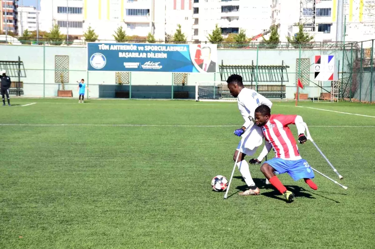 Şahinbey Belediye Gençlik ve Spor Kulübü Ampute Futbol Takımı Gebze Belediye Spor Kulübü'nü 4-0 mağlup etti