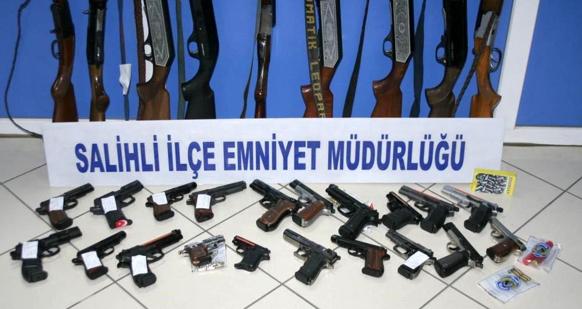 Salihli Emniyet Müdürlüğü, Yılbaşı Gecesi Huzura Kurşun Sıkmamaları İçin Uyardı