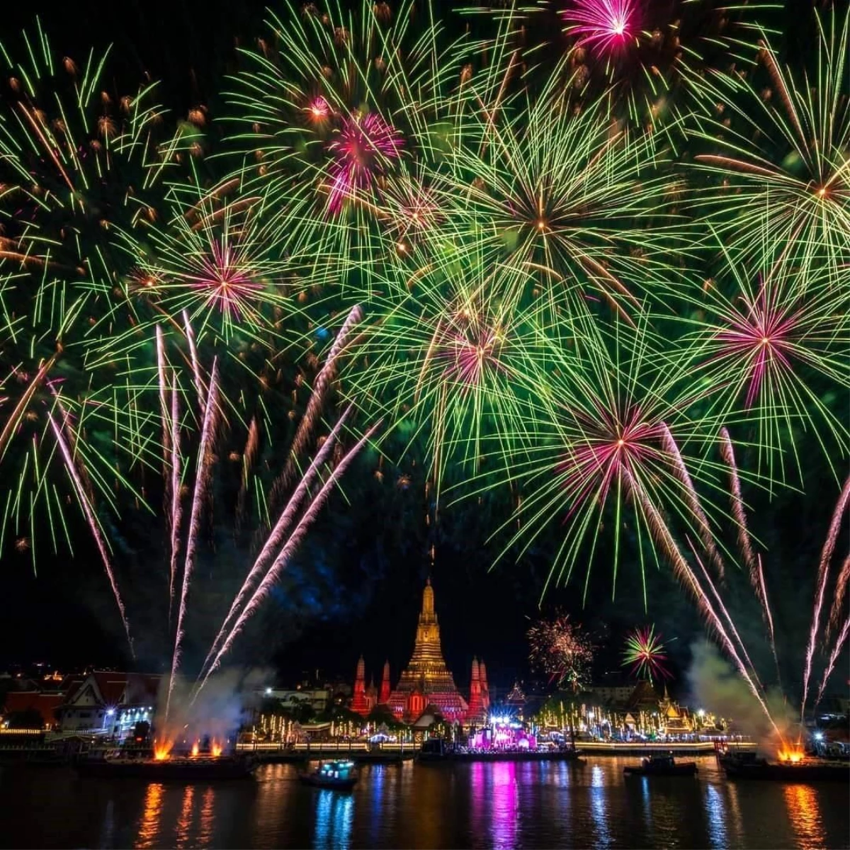 Tayland, Yeni Yılı Görkemli Şekilde Kutladı