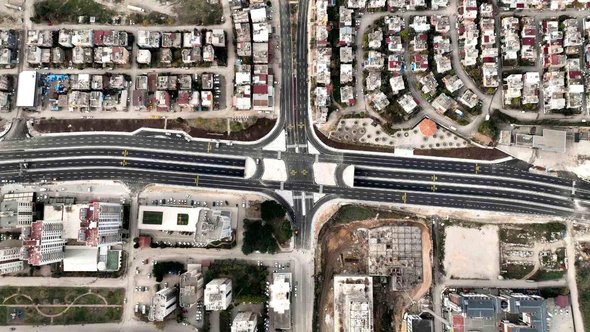 Adana\'da Türkmenbaşı Alt Geçidi Trafiğe Açıldı