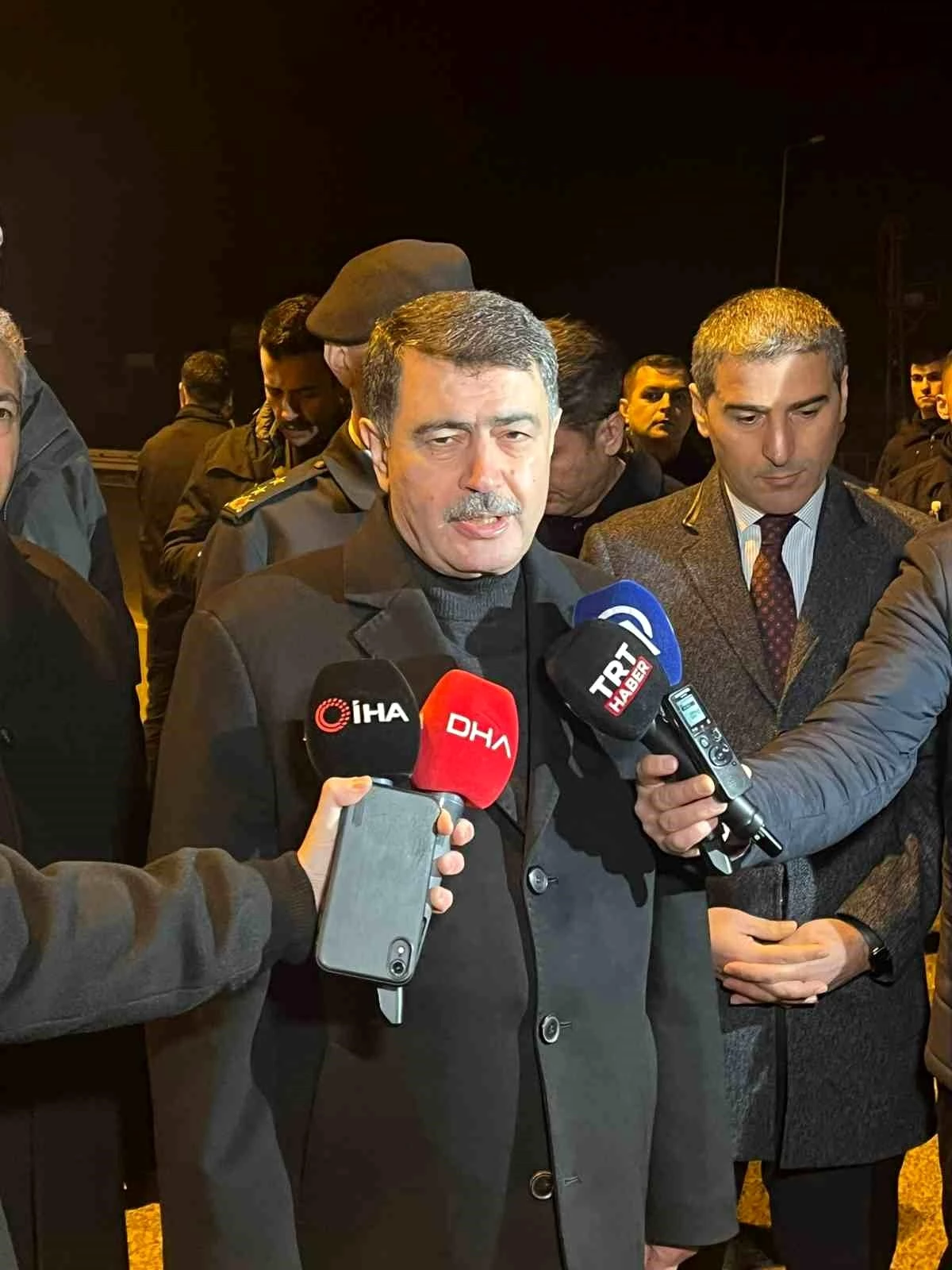 Ankara Valisi Vasip Şahin, Eskişehir yolunda trafik denetlemesine katıldı