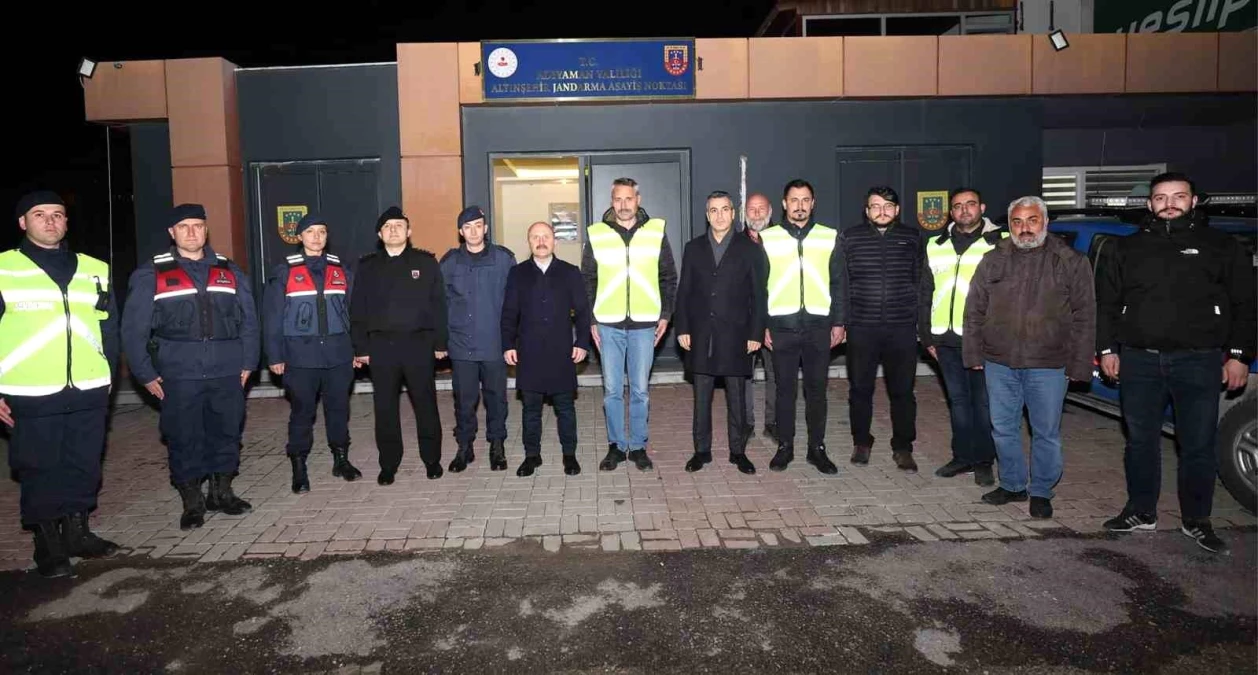 Adıyaman Valisi Osman Varol, deprem bölgesindeki görev yapan polis ve sağlık çalışanlarını ziyaret etti