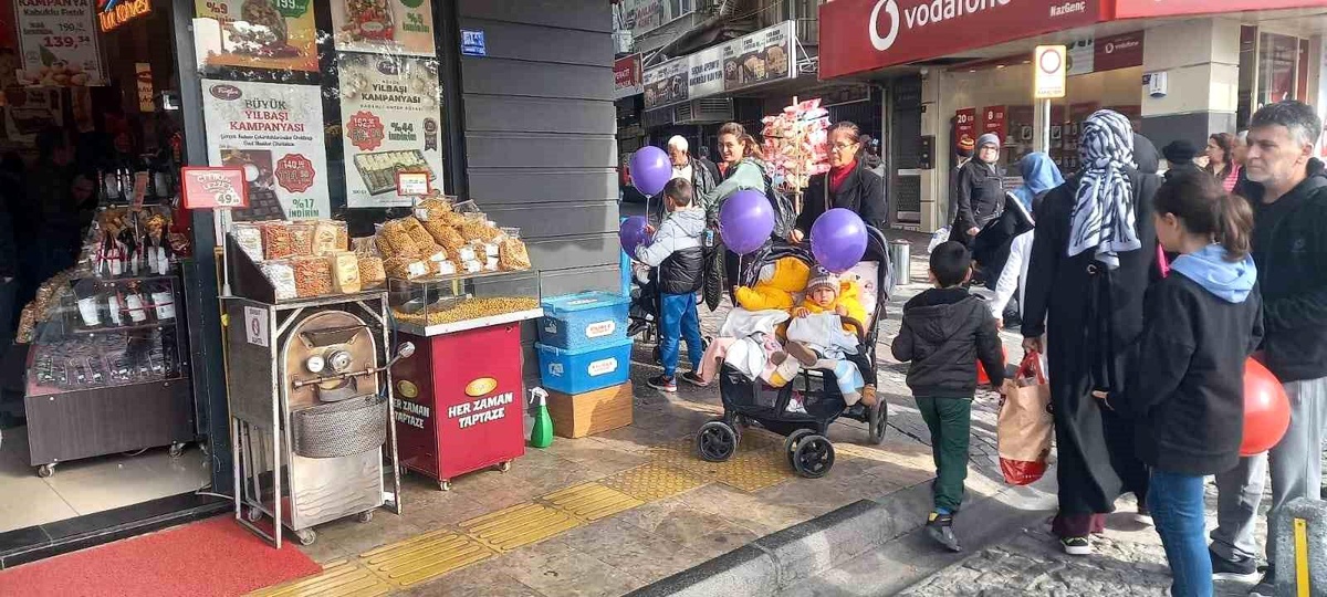 Aydın\'da Yeni Yıl Tatilinde Kuruyemişçilere Yoğun İlgi
