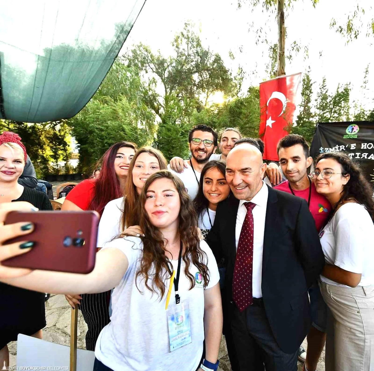 İzmir Büyükşehir Belediyesi Üniversite Öğrencilerine Eğitim Desteği Sağladı