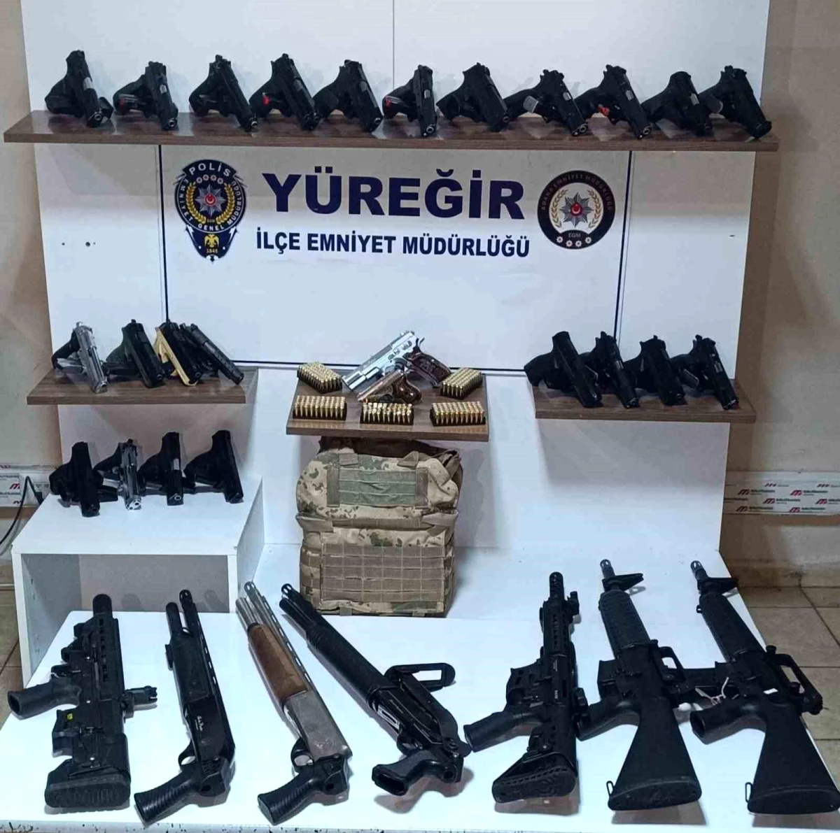 Adana\'da Yüreğir polisleri 32 ruhsatsız silah ele geçirdi