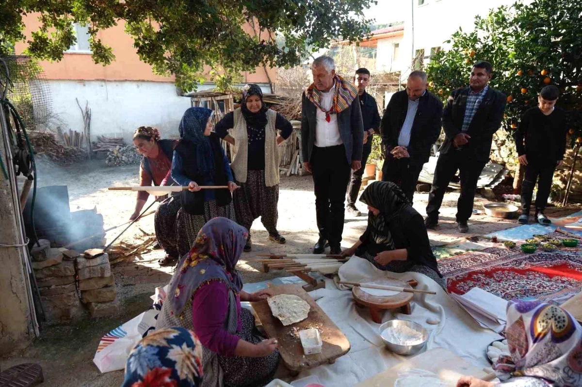 Adana Büyükşehir Belediye Başkanı Zeydan Karalar, kırsal ilçelerde vatandaşlarla buluştu