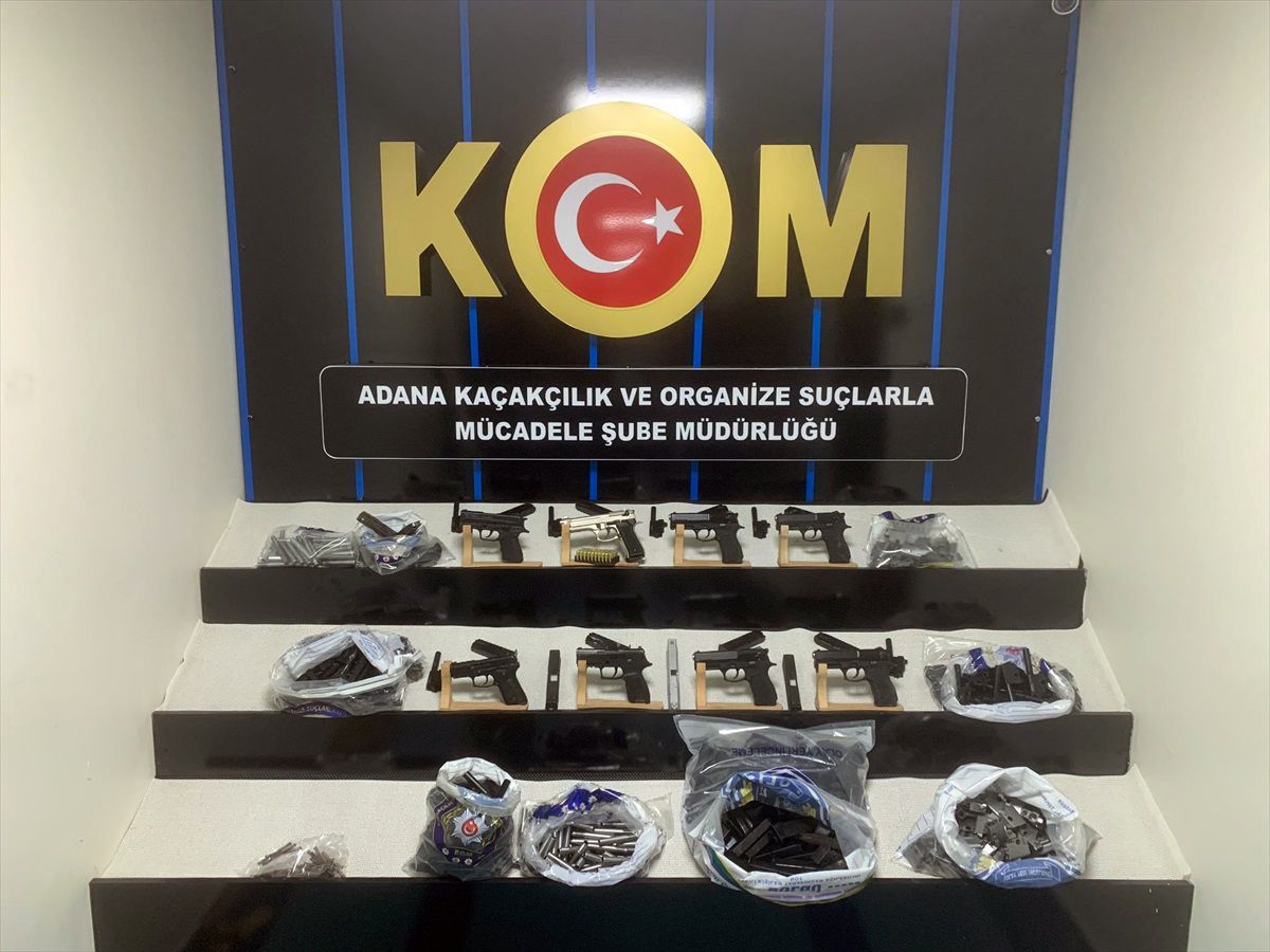 Adana\'da 7 ruhsatsız tabanca ve 547 silah parçası ele geçirildi, 5 şüpheli gözaltına alındı