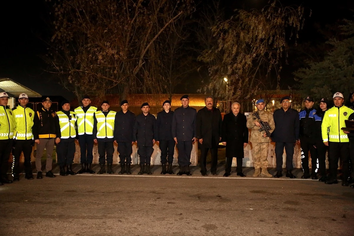 Aksaray Valisi Mehmet Ali Kumbuzoğlu, Kolluk Kuvvetlerini Ziyaret Ederek Yeni Yılını Kutladı