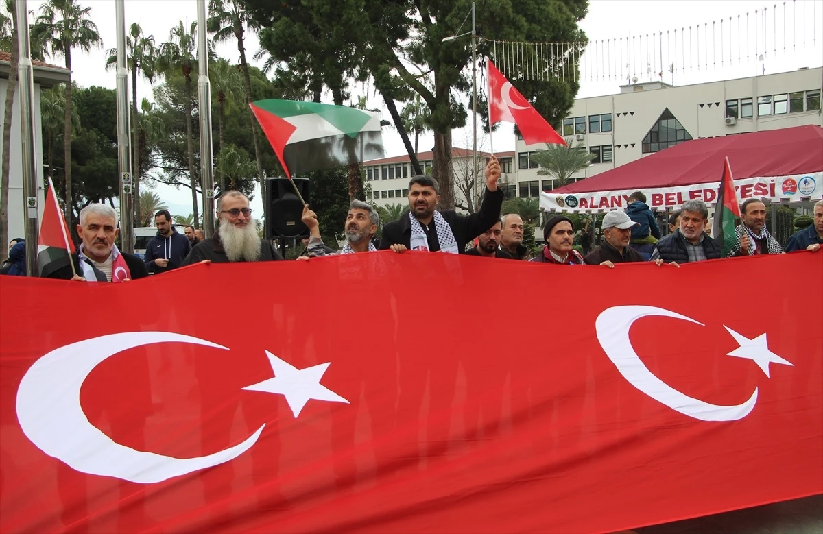 Alanya\'da PKK ve İsrail\'e karşı protesto gösterisi düzenlendi