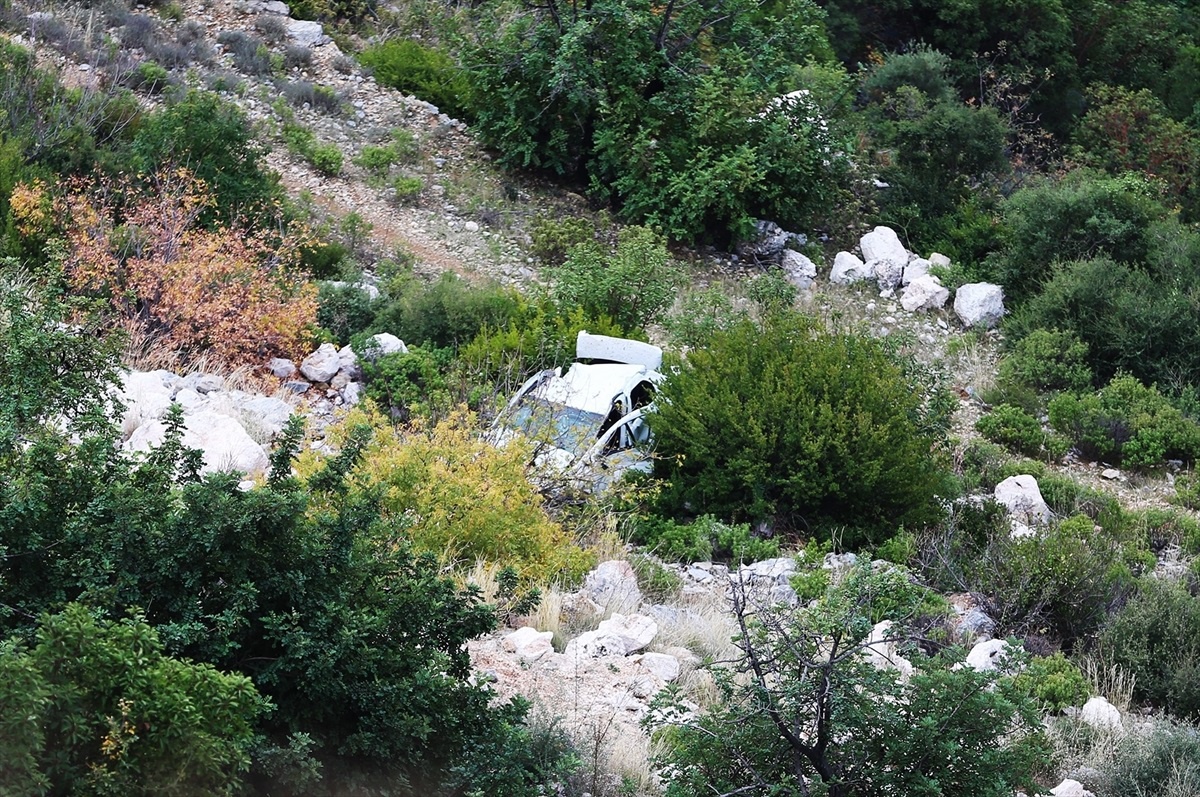 Alanya\'da tartışan kişi otomobili uçuruma yuvarladı