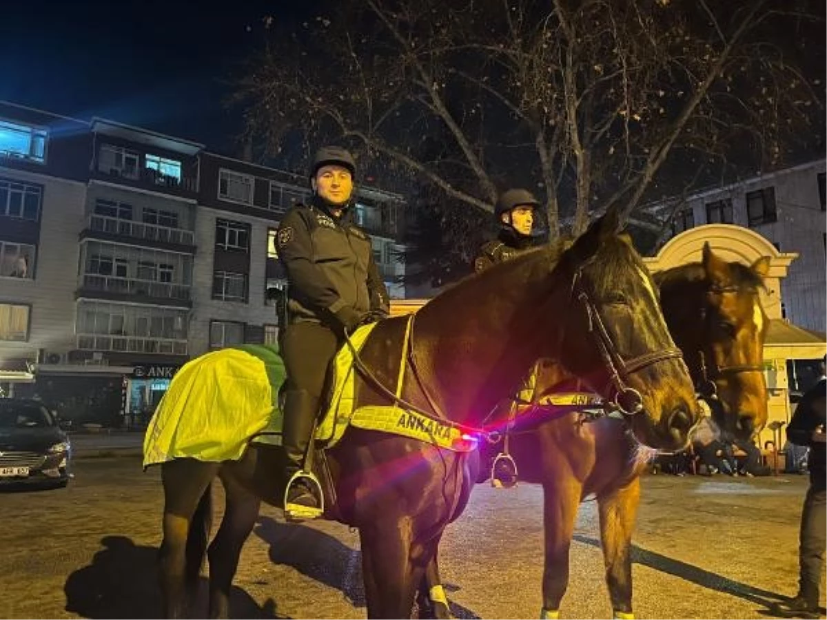 Ankara\'da Atlı Polisler Yılbaşı Denetimi Yaptı