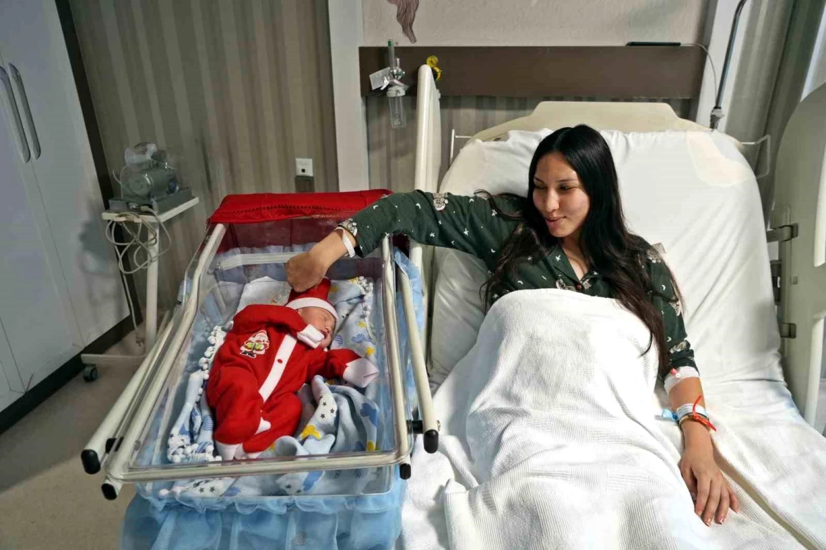 Antalya\'da Yeni Yılın İlk Saniyesinde Dünyaya Gelen Bebek