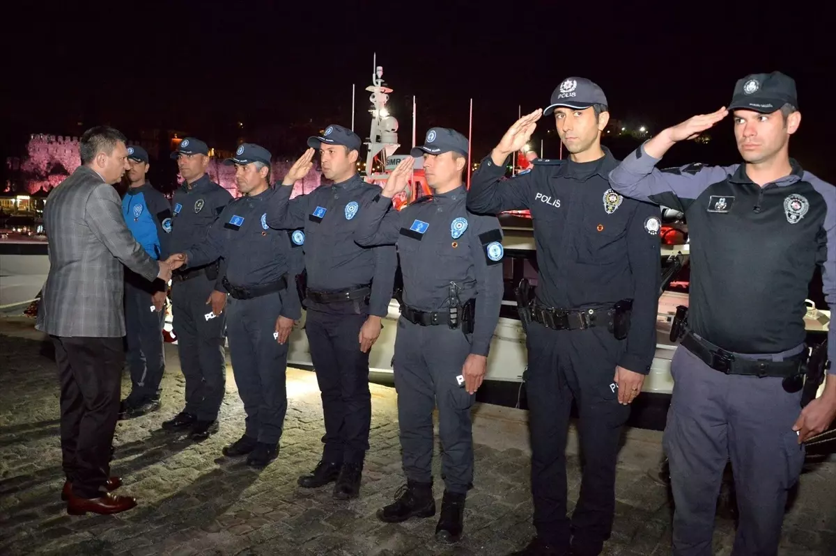 Valiler Yeni Yıla Görev Başında Giren Personeli Ziyaret Etti