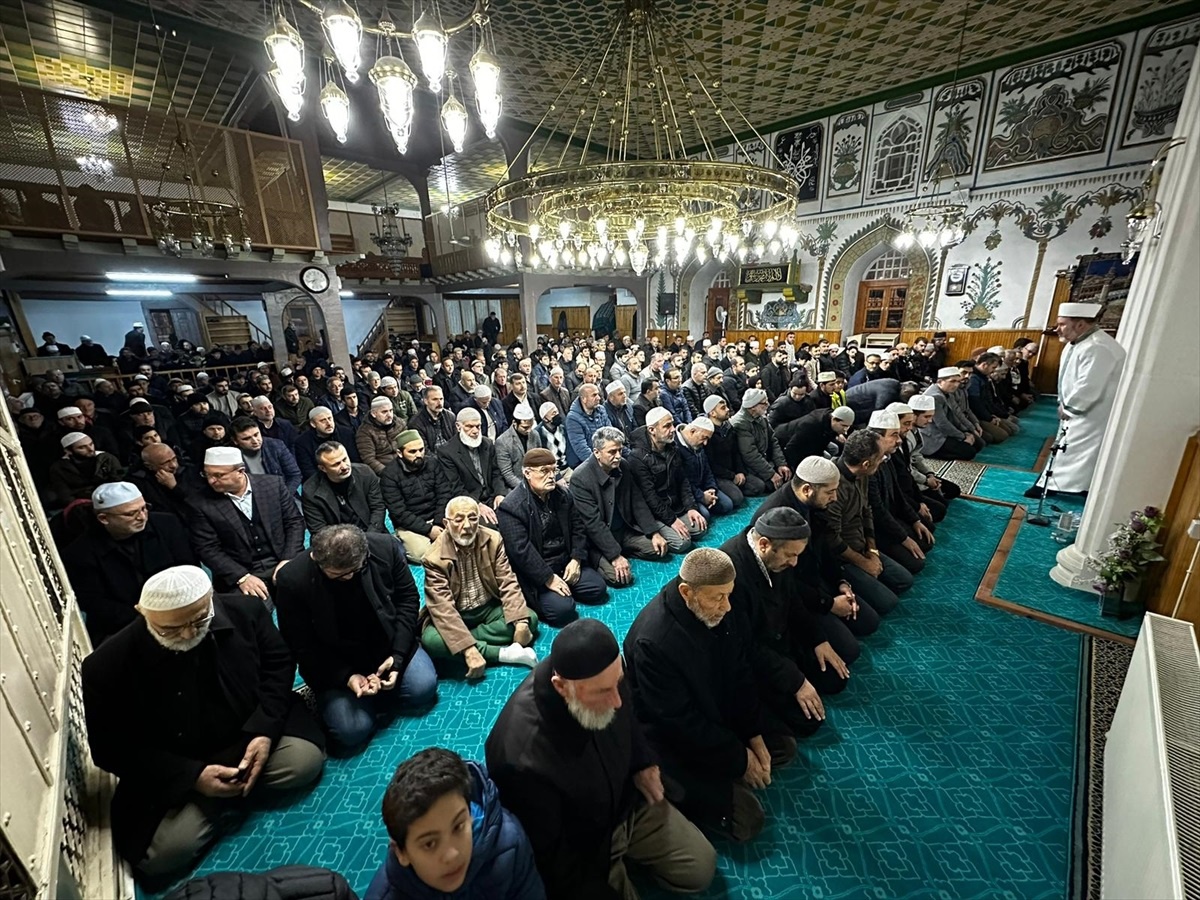 Samsun\'un Bafra ilçesinde İmam Hatip Mezunları ve Mensupları Derneği tarafından sabah namazında buluşma düzenlendi