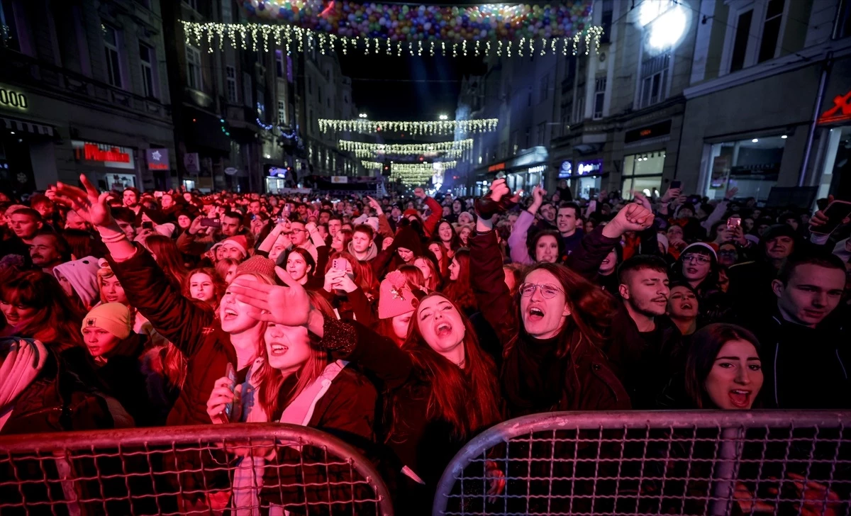 Balkan Ülkeleri Yeni Yıla Konserler ve Havai Fişek Gösterileriyle Girdi