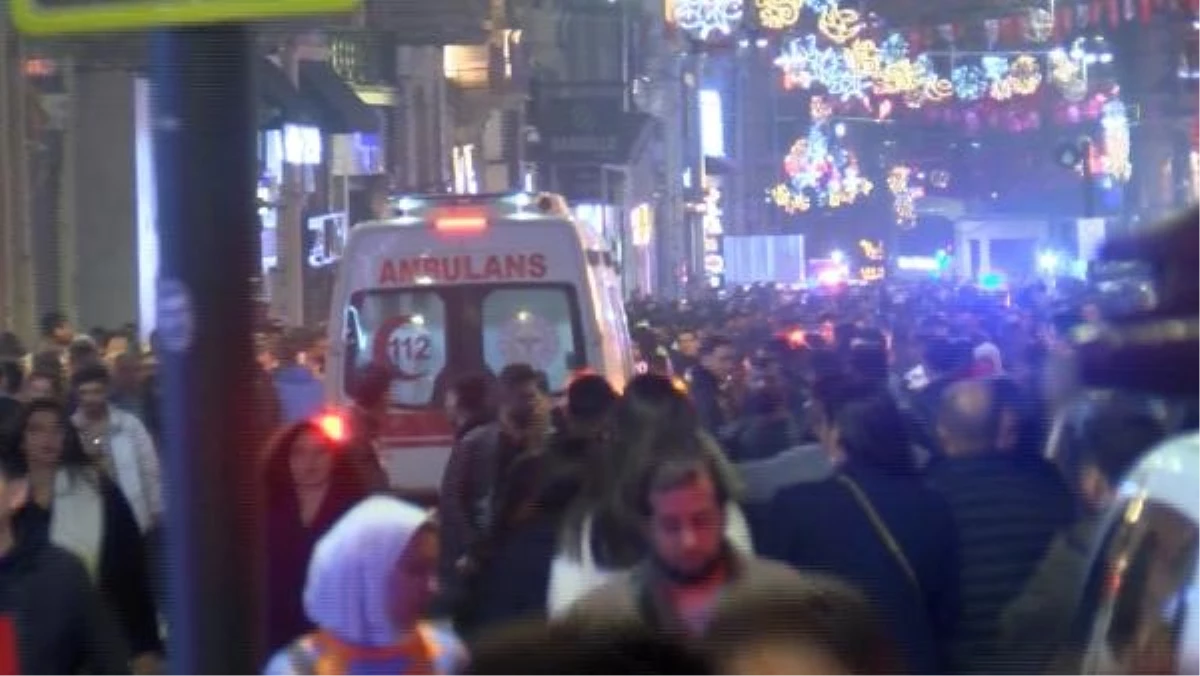 İstiklal Caddesi\'nde Yılbaşı Kutlamaları Sırasında Kavga: Bir Kişi Yaralandı