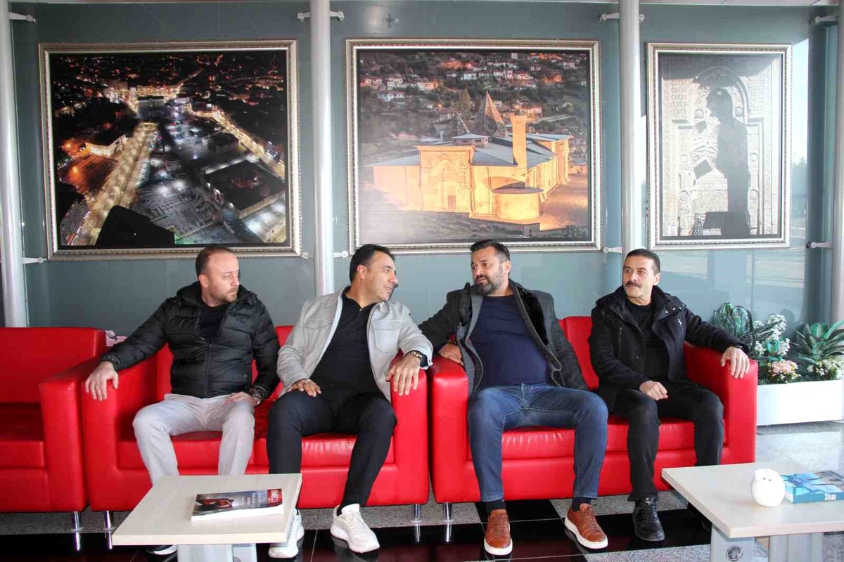 Sivasspor\'un yeni teknik direktörü Bülent Uygun, Sivas\'a geldi