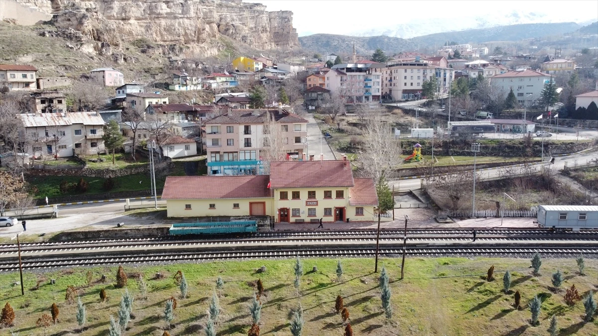Kemah Tren İstasyonu Cumhuriyet\'in İlk Yıllarından Beri Hizmet Veriyor