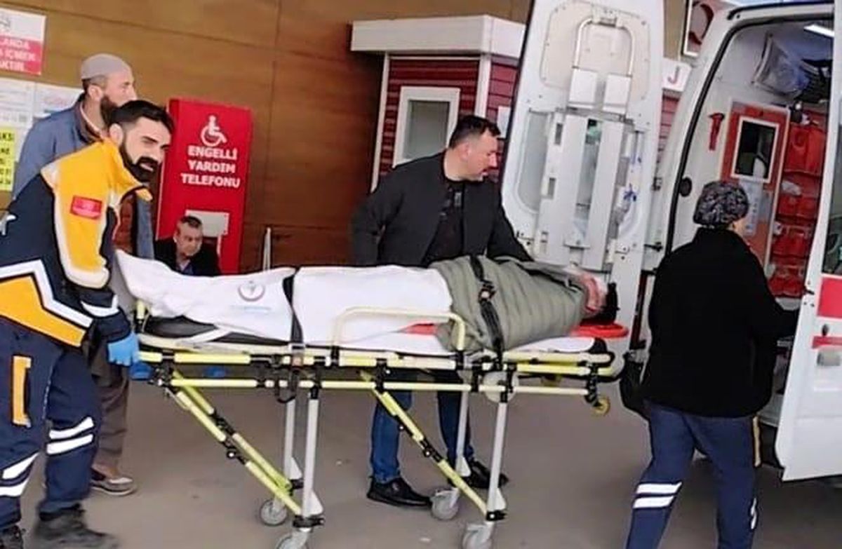 İnegöl\'de motosiklet otomobile çarptı: Sürücü ağır yaralandı
