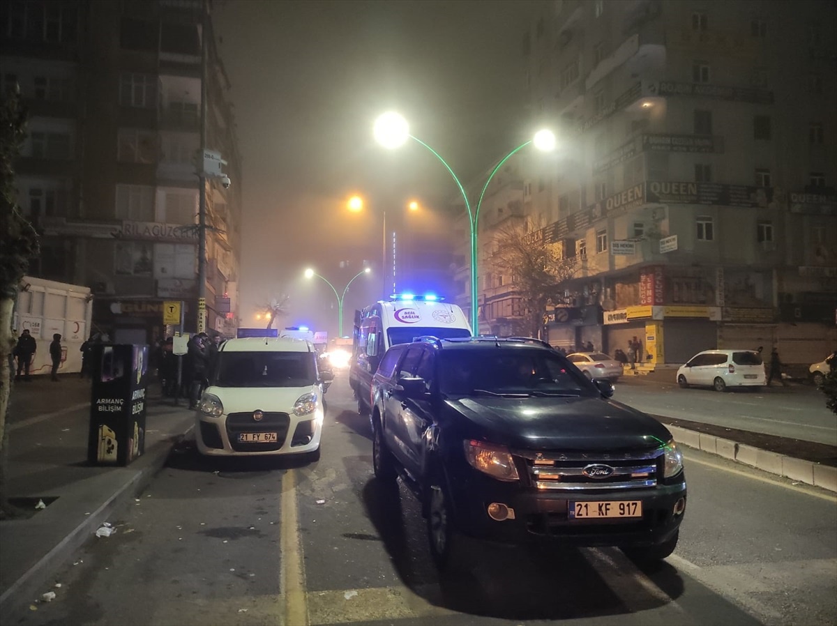 Diyarbakır\'da çıkan bıçaklı kavgada 3 kişi yaralandı