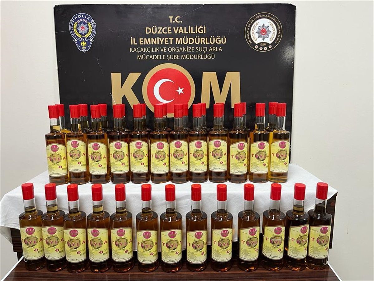 Düzce\'de Yılbaşı Denetimlerinde 36 Şişe Sahte Alkol Yakalandı