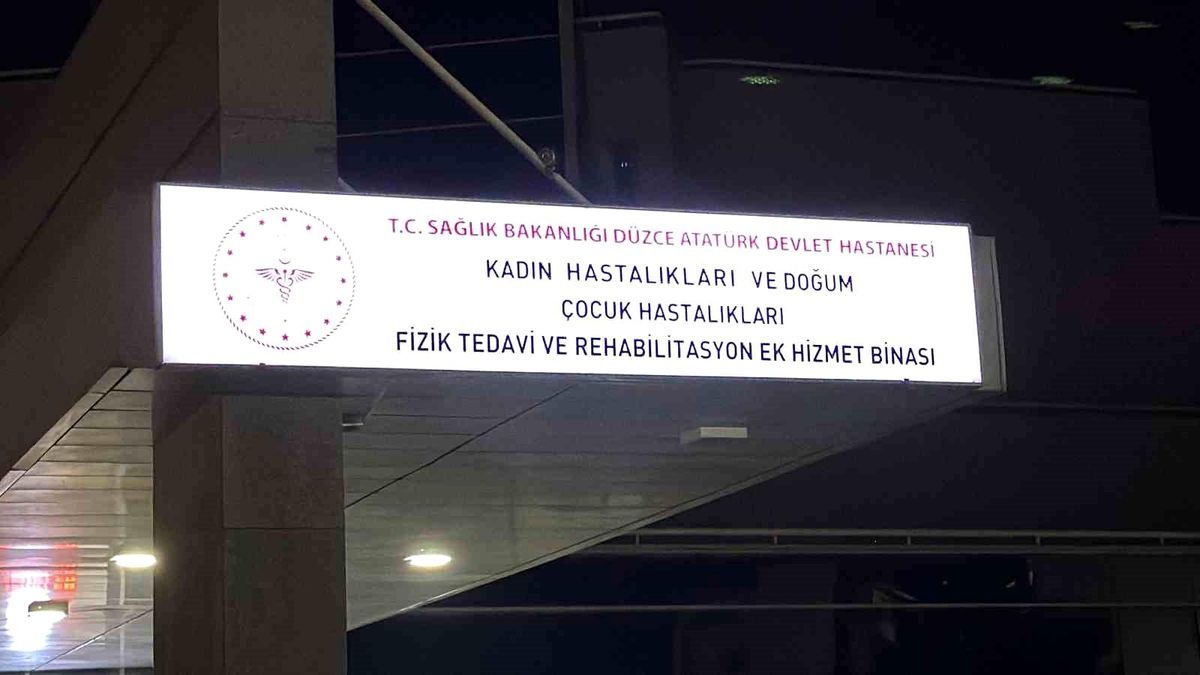 Düzce\'de Yılın İlk Bebeği Saatler 01.10\'u Gösterdiğinde Dünyaya Geldi