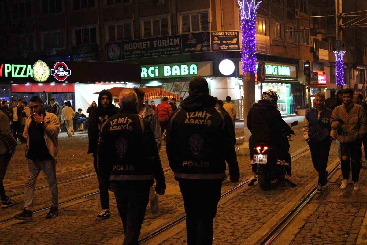 Kocaeli İl Emniyet Müdürü Faruk Karaduman, Yeni Yılda Asayiş Noktalarını Ziyaret Etti