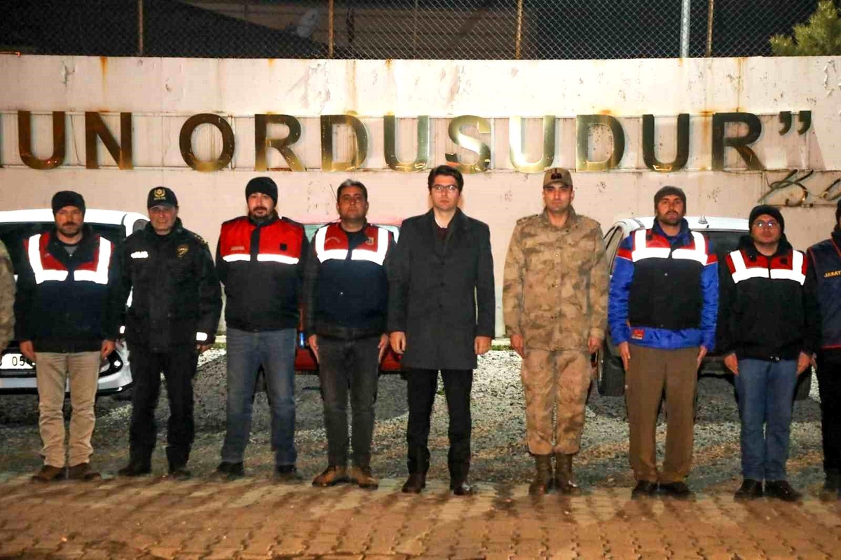 Erciş Kaymakamı ve Belediye Başkan Vekili Murat Karaloğlu, güvenlik güçlerinin yeni yılını kutladı