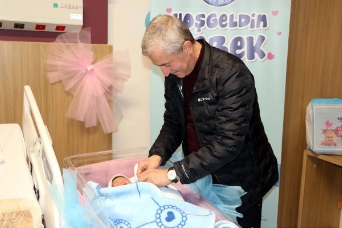 Gaziantep\'te 2024 yılının ilk bebeğine Mustafa ismi verildi