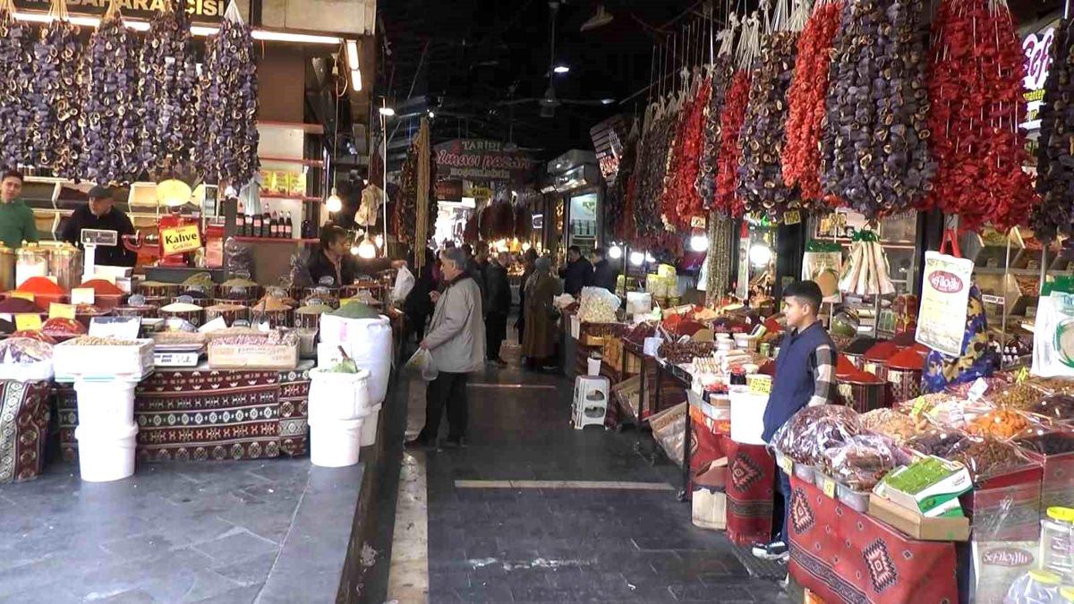 Gaziantep\'te Yeni Yılın İlk Gününde Kent Merkezinde Sessizlik
