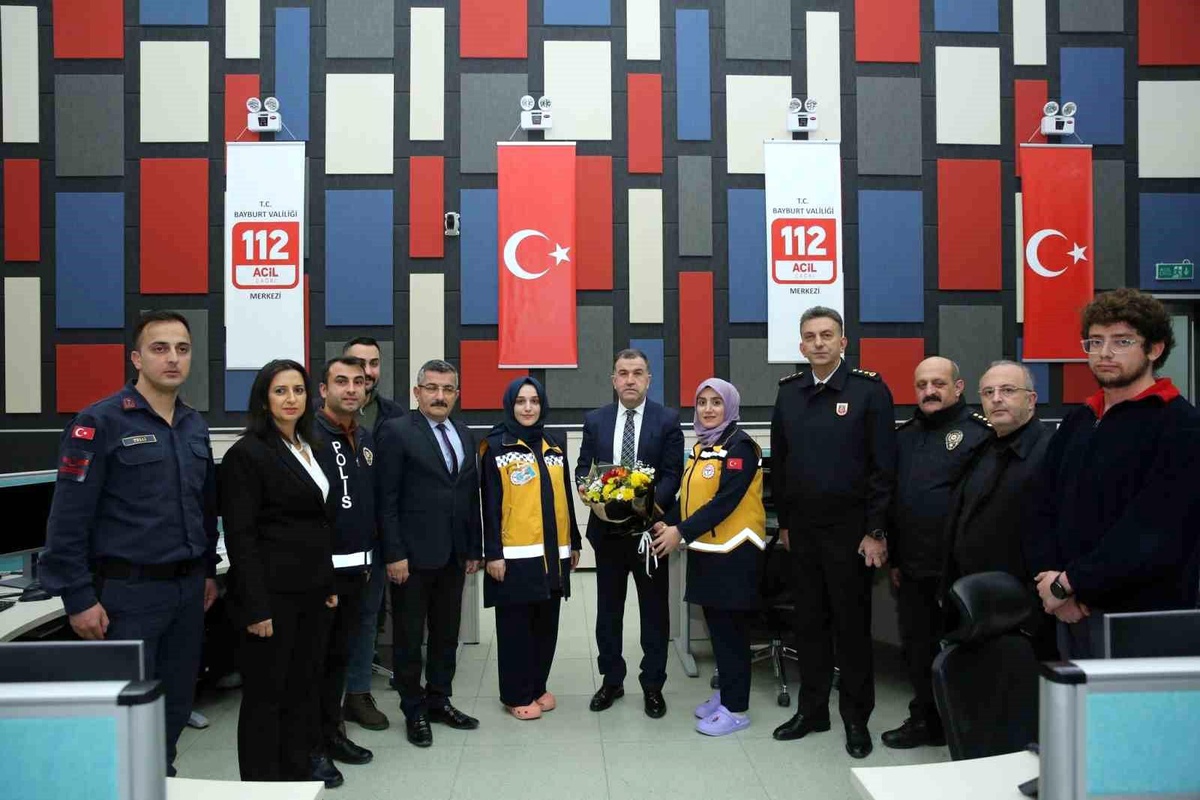 Bayburt Valisi Mustafa Eldivan, görevi başındaki personelleri ziyaret etti