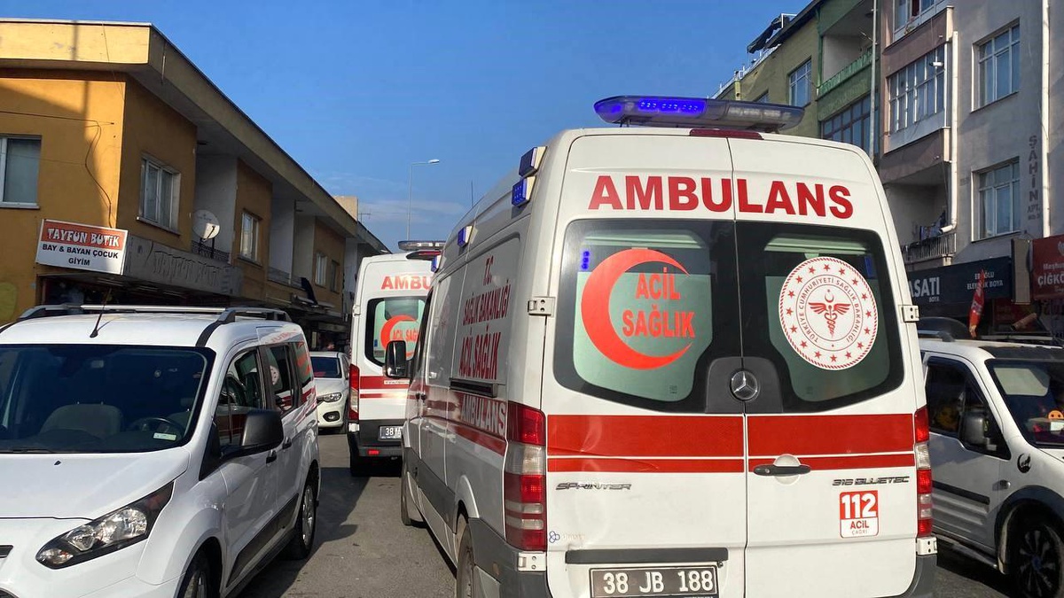 Kayseri\'de Husumetli Kişiler Yoldan Geçenleri de Vurdu
