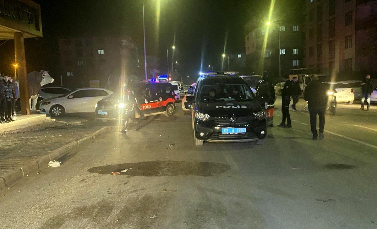 Adıyaman\'da Pide Fırınında Husumetlisini Bıçaklayarak Öldürdü