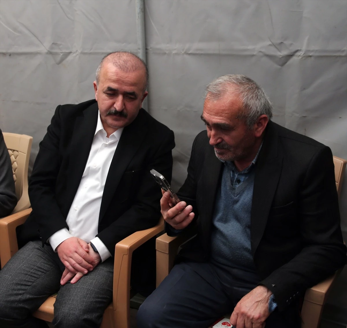 İçişleri Bakanı Ali Yerlikaya, şehit Piyade Sözleşmeli Er Yasin Karaca\'nın babasıyla telefonda konuştu