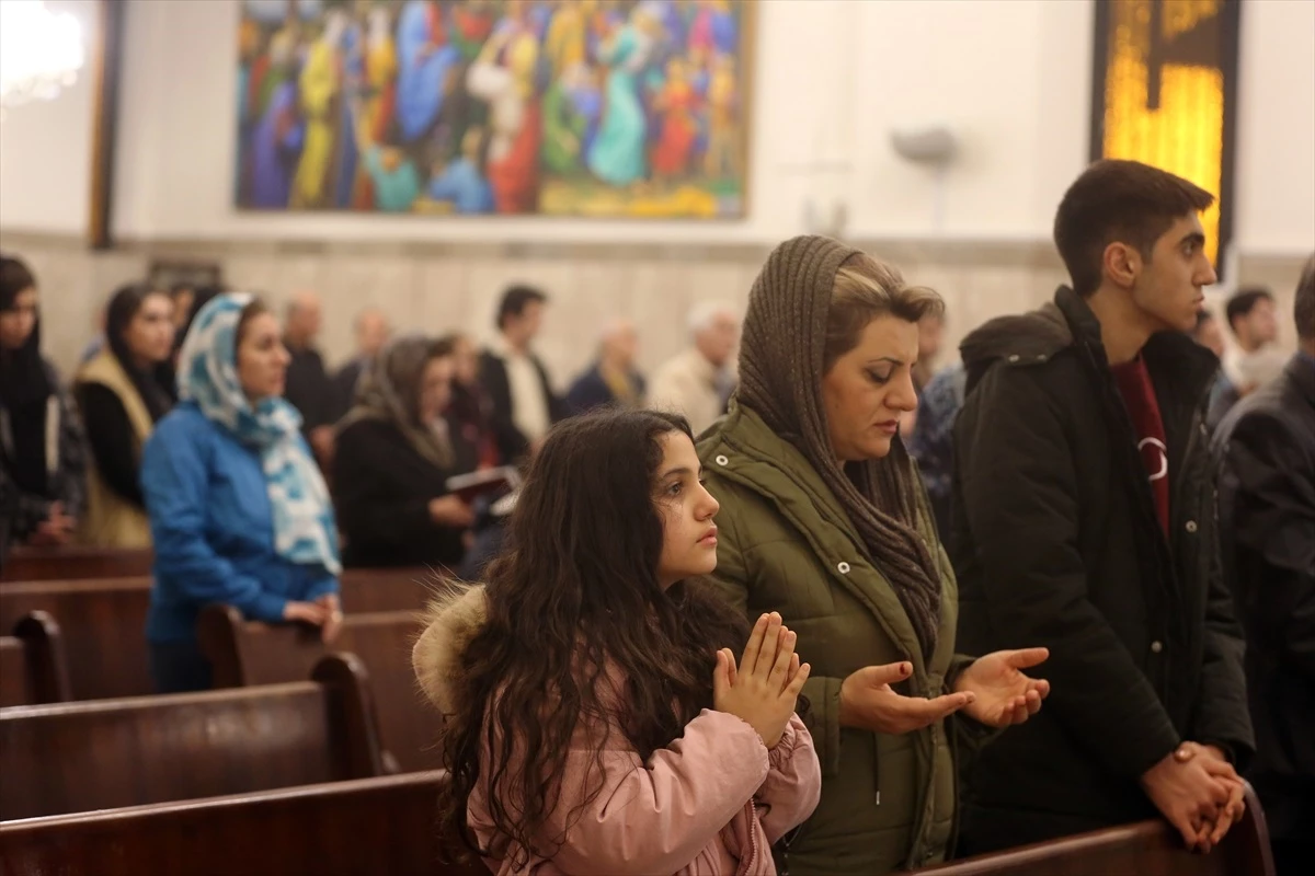Tahran\'da Hristiyanlar Yeni Yılı Ayinle Kutladı