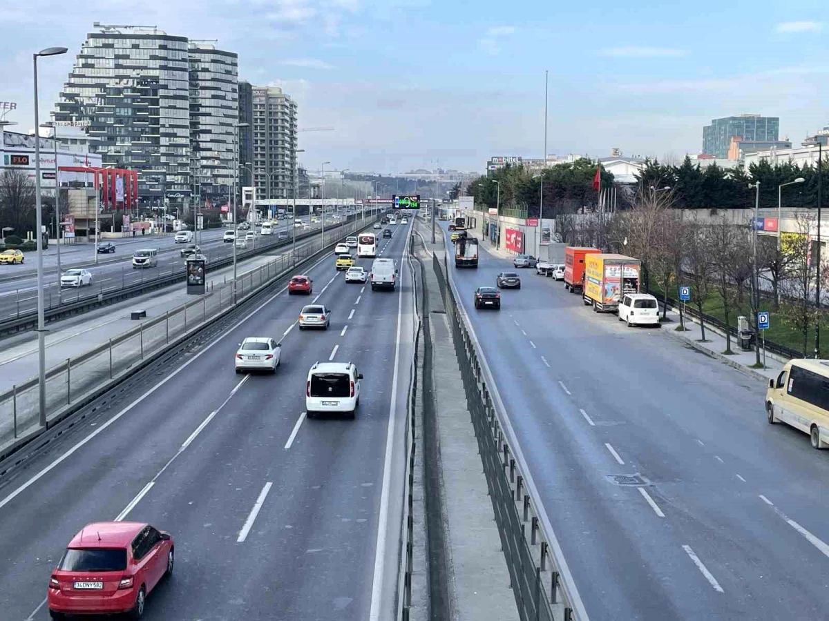 İstanbul\'da Yeni Yılın İlk Gününde Trafik Yoğunluğu Yüzde 1