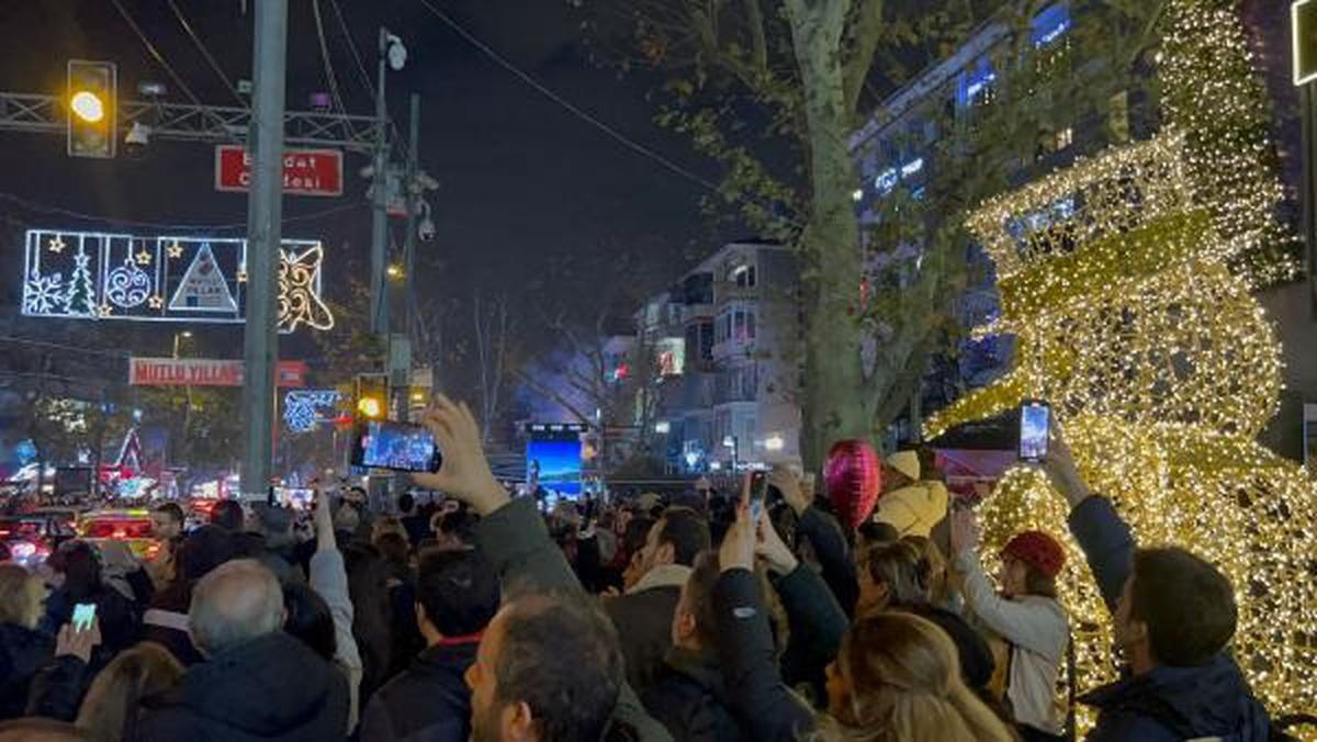 Bağdat Caddesi\'nde Yılbaşı Kutlamaları