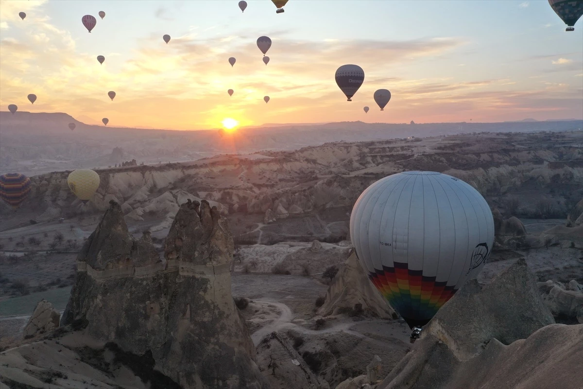 Yeni Yıla Kapadokya\'da Sıcak Hava Balon Turuyla Merhaba