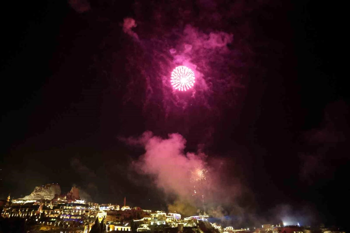 Kapadokya\'da Yeni Yıl Kutlamaları: Havai Fişek Gösterileri ve Eğlence Merkezleri