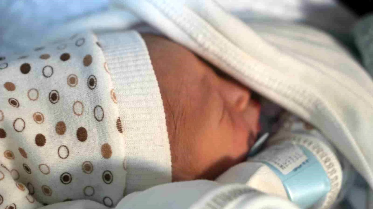 Kırıkkale\'de 2023 Yılında Doğan Bebeklerden Mehmet Efe Kuvözde, Yiğit Efe Anne Kucağında Yeni Yıla Girdi