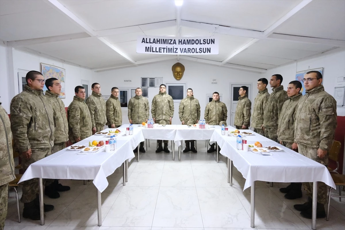 Kırklareli Valisi Birol Ekici, Türkiye-Bulgaristan sınırındaki askerleri ziyaret etti